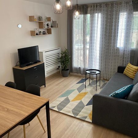 Superbe Appartement Au Bord De Vienne ลิมอจส์ ภายนอก รูปภาพ