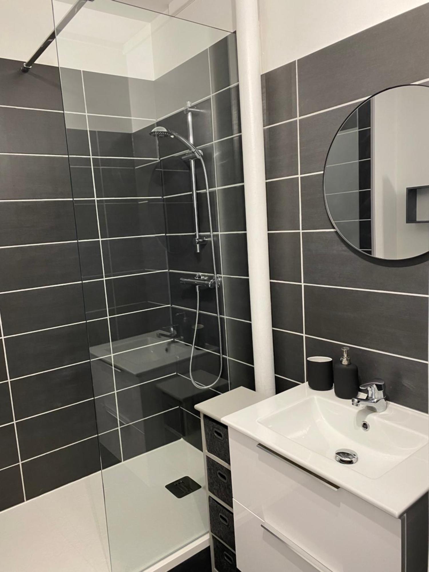 Superbe Appartement Au Bord De Vienne ลิมอจส์ ภายนอก รูปภาพ